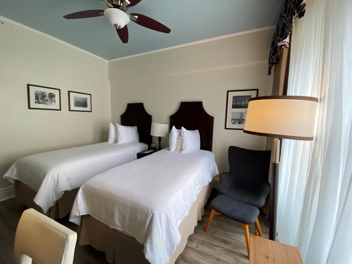 Twin Room at Chancellor Hotel on Union Square