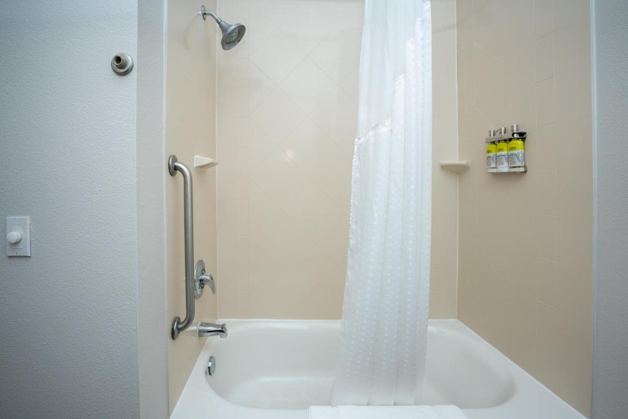 Deluxe Suite at Holiday Inn Express & Suites Deer Park by IHG