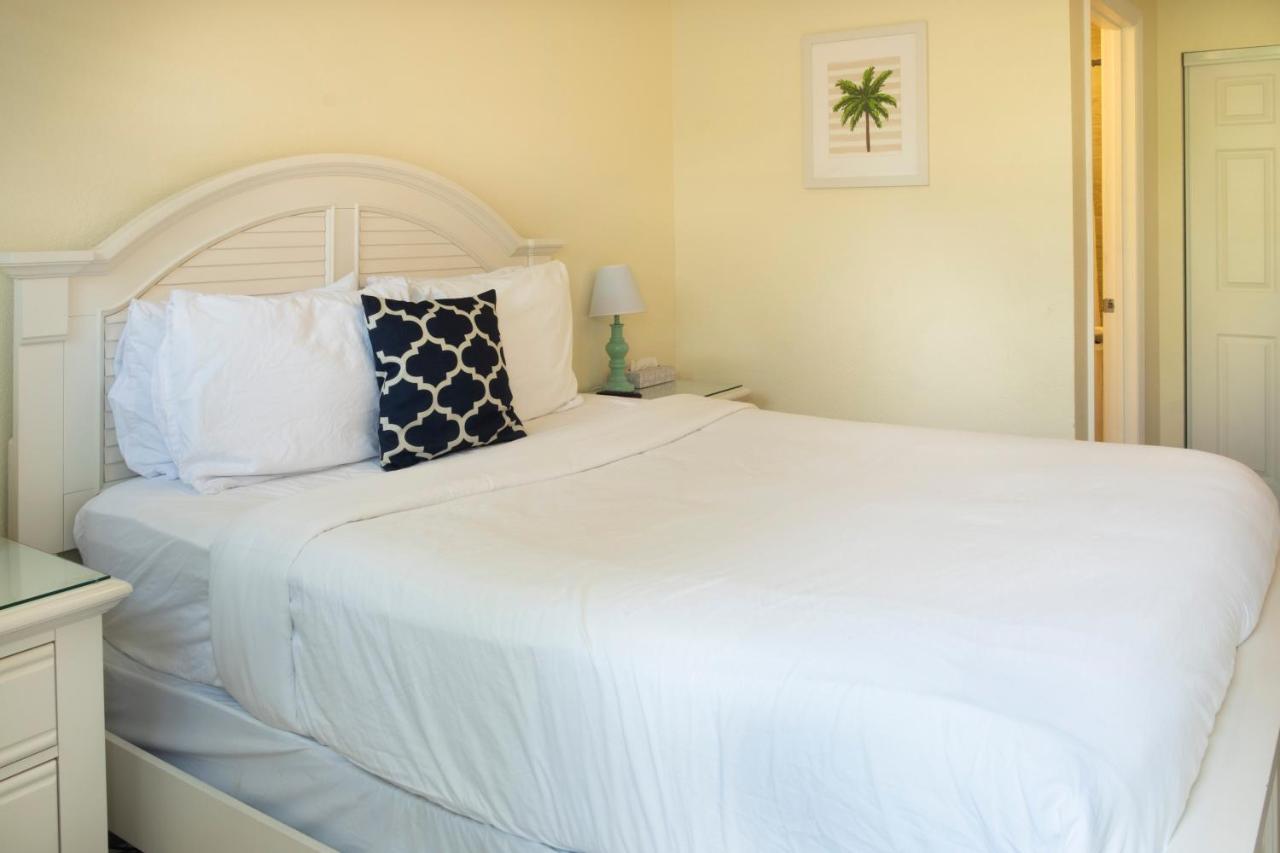 Queen Room at Atlantic Hideaway