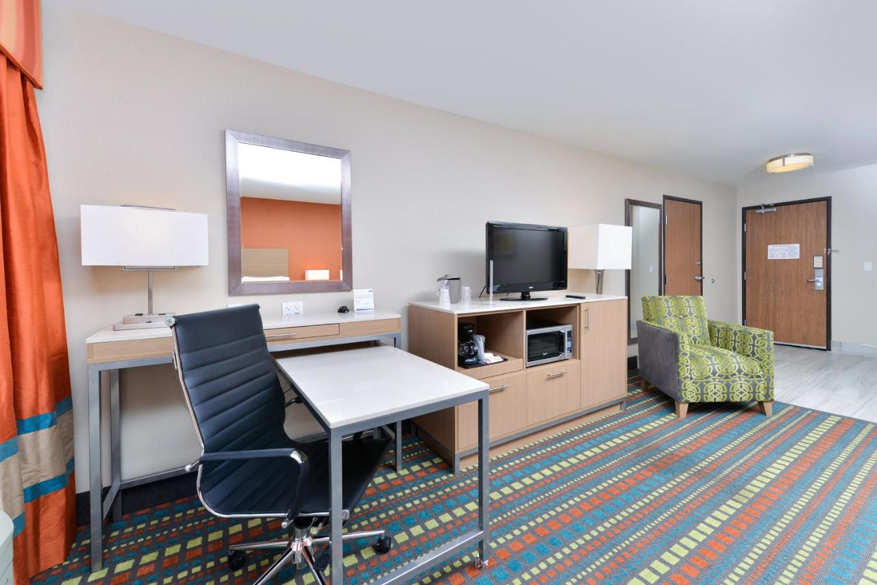 King Room at Holiday Inn Express Bernalillo by IHG