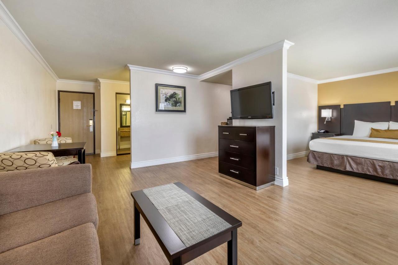 King Suite at Best Western Plus South Bay Hotel