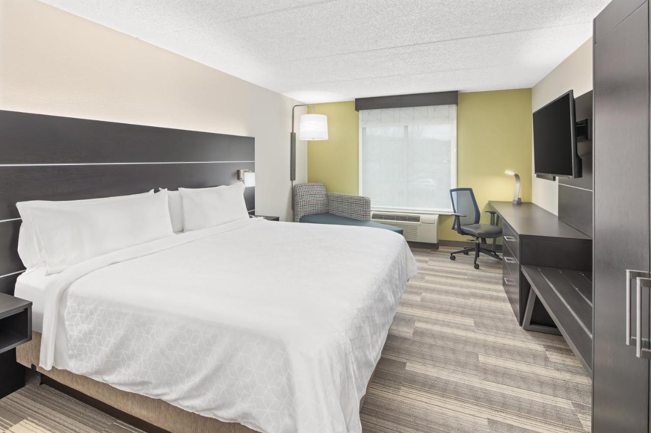 King Room at Holiday Inn Express & Suites Greenville-I-85 & Woodruff Rd by IHG