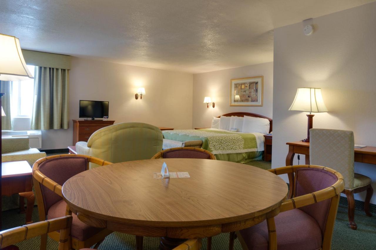 King Studio Suite, Non-Smoking at Days Inn & Suites by Wyndham Fullerton