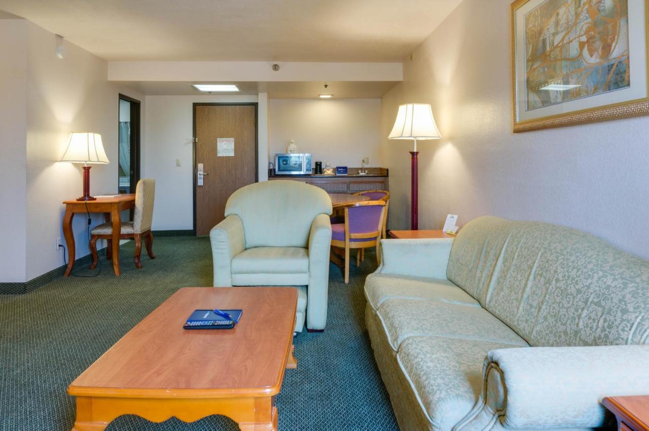 King Studio Suite, Non-Smoking at Days Inn & Suites by Wyndham Fullerton