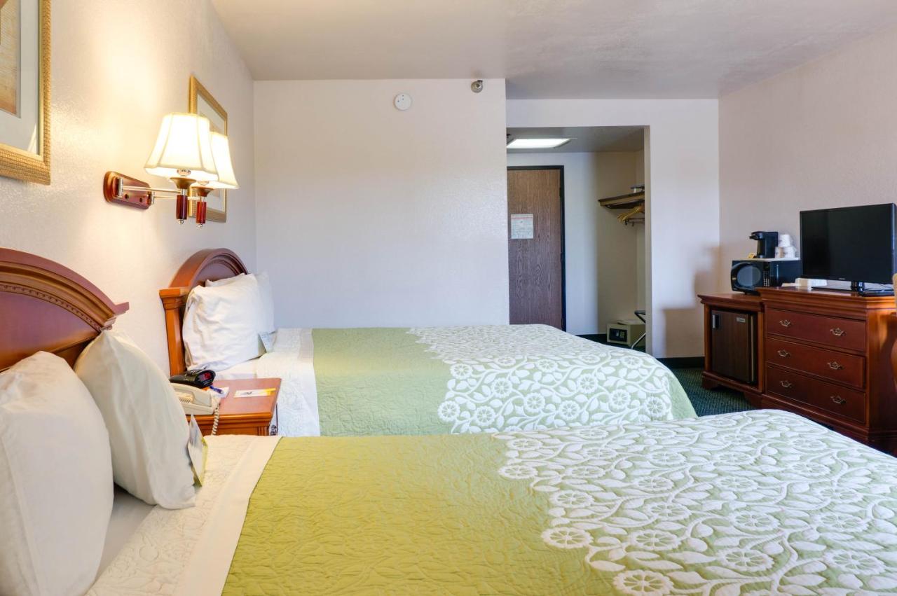 Queen Room with Two Queen Beds - Non-Smoking at Days Inn & Suites by Wyndham Fullerton