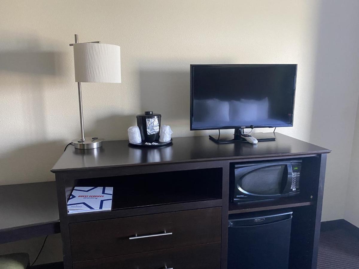 King Room - Mobility Access/Non-Smoking at AmericInn by Wyndham Hartford SD