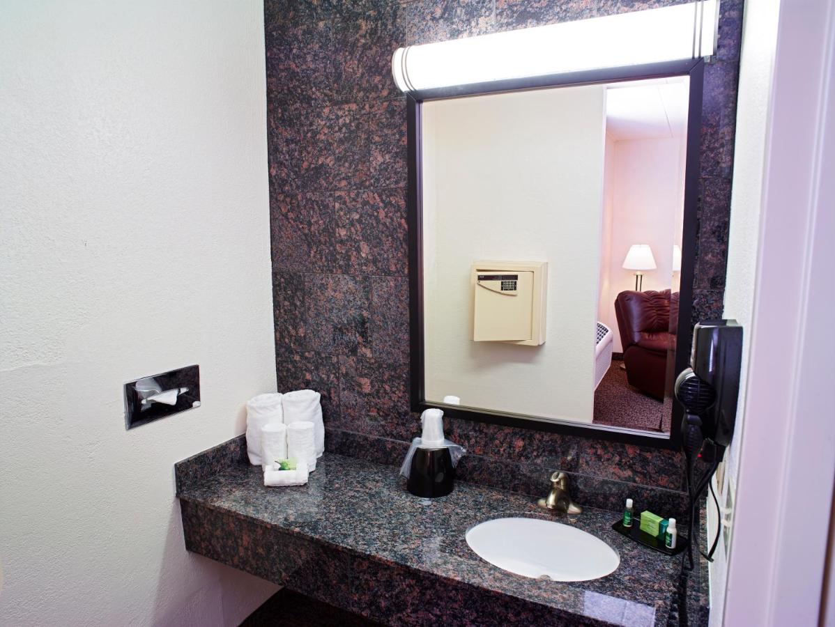 Deluxe Double Room at LivINN Hotel St. Paul – I-94 – East 3M Area