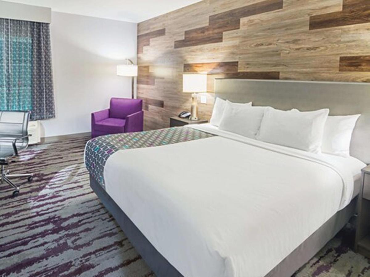 King Room at La Quinta Inn & Suites by Wyndham Dallas - Wylie