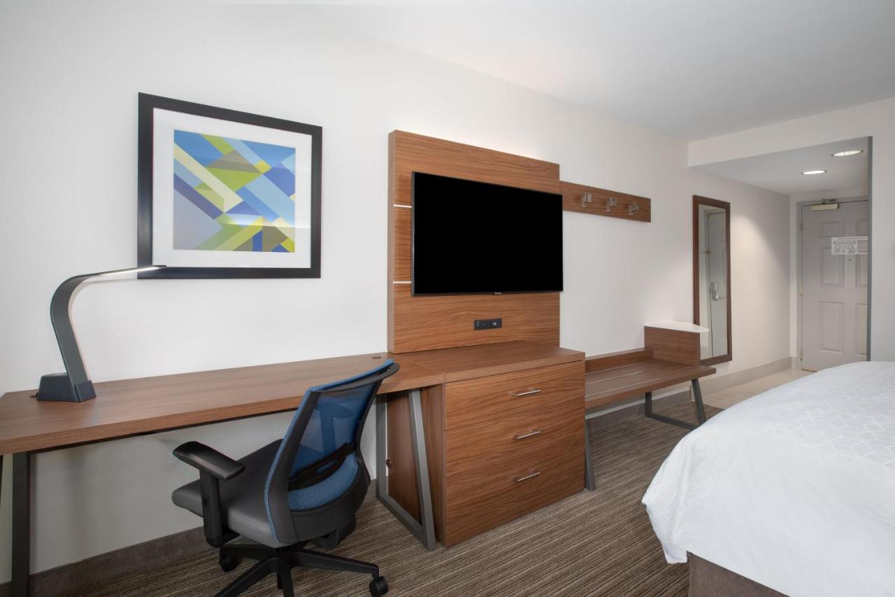 King Room at Holiday Inn Express Yreka-Shasta Area by IHG