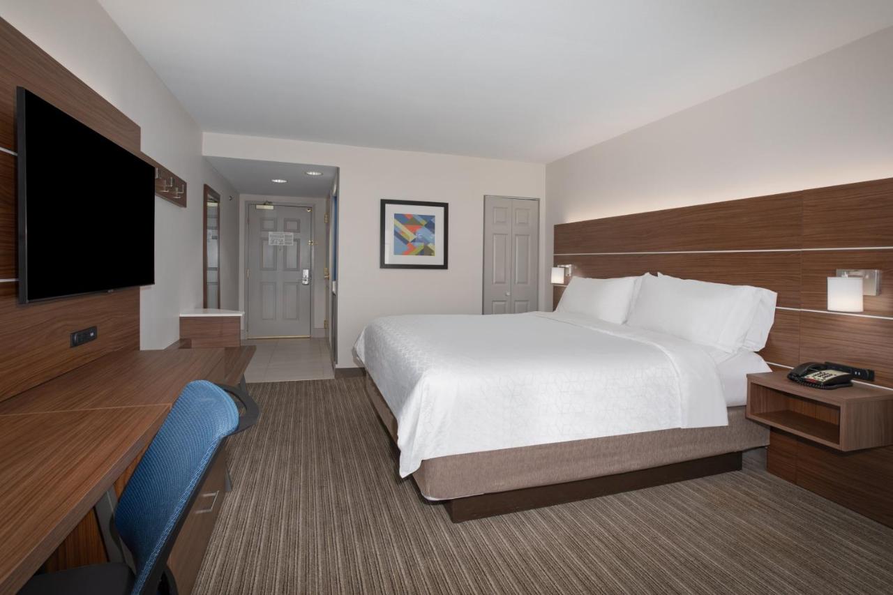 King Room at Holiday Inn Express Yreka-Shasta Area by IHG