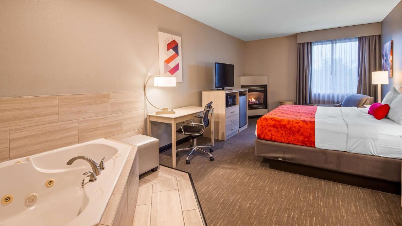 King Suite with Spa Bath and Fireplace at Best Western Plus New Cumberland Inn & Suites