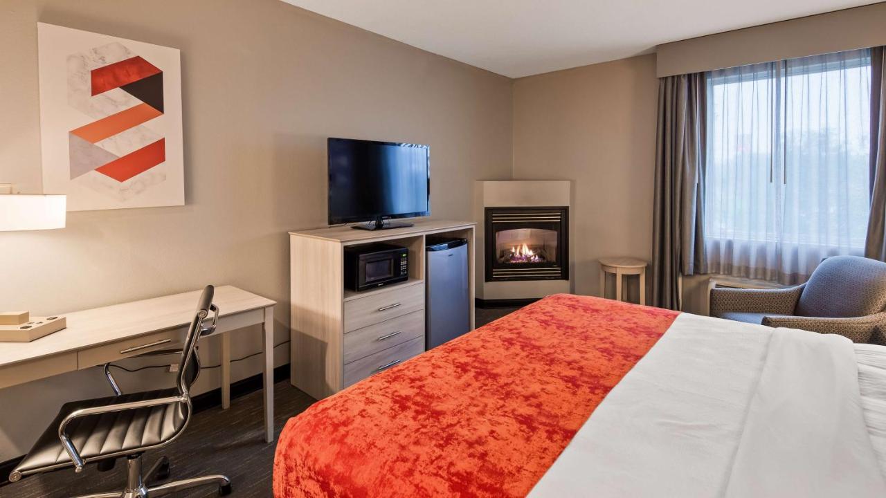 King Suite with Spa Bath and Fireplace at Best Western Plus New Cumberland Inn & Suites