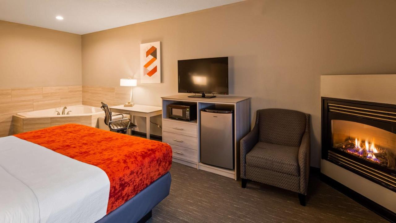 King Suite with Spa Bath and Fireplace at Best Western Plus New Cumberland Inn & Suites