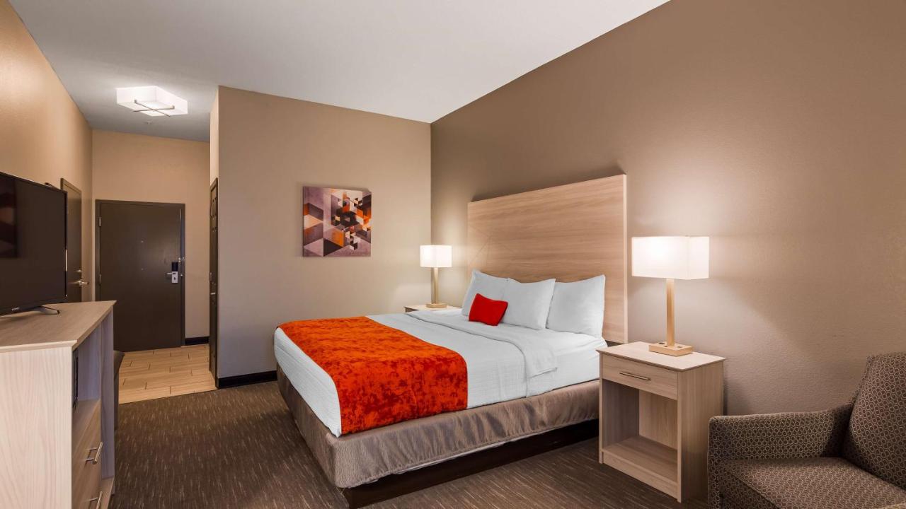 King Room with Bath Tub - Disability Access/Non-Smoking at Best Western Plus New Cumberland Inn & Suites