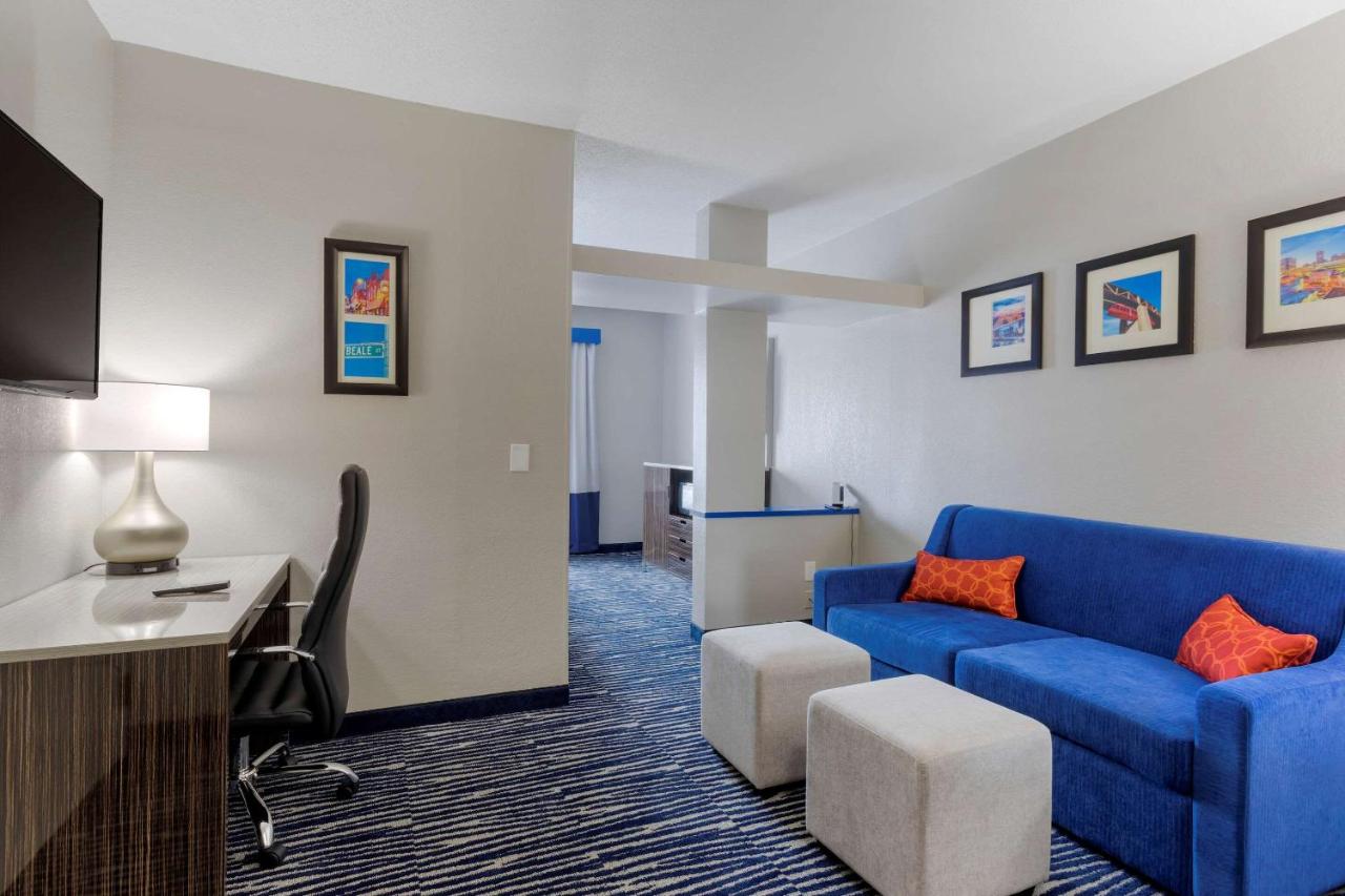 King Suite - Non Smoking at Comfort Inn & Suites Memphis East