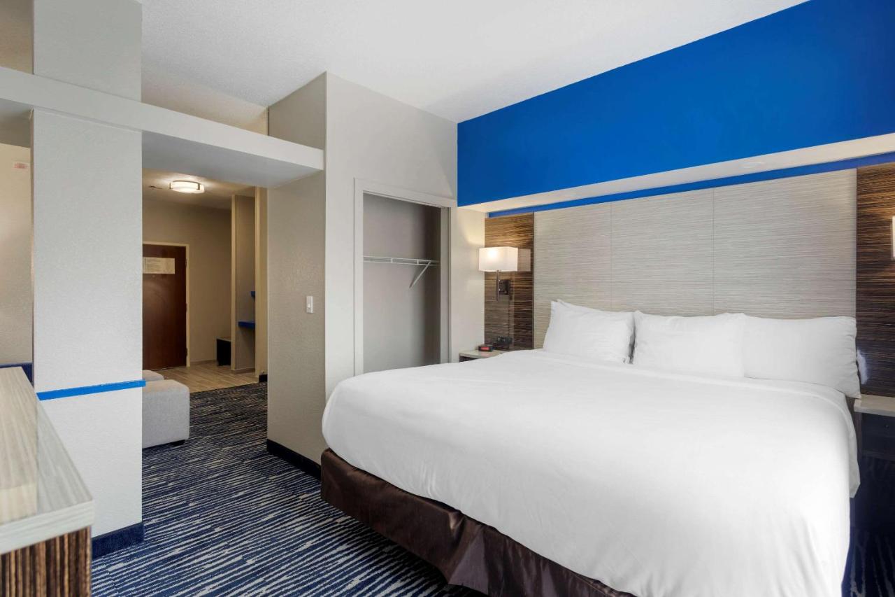 King Suite - Non Smoking at Comfort Inn & Suites Memphis East