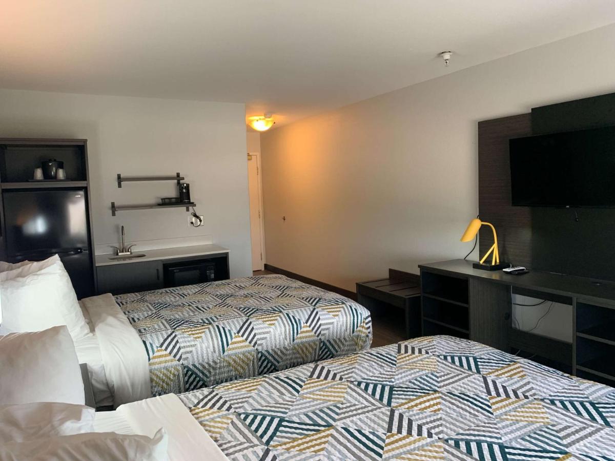 Deluxe Queen Suite at Hawthorn Extended Stay by Wyndham Hobbs