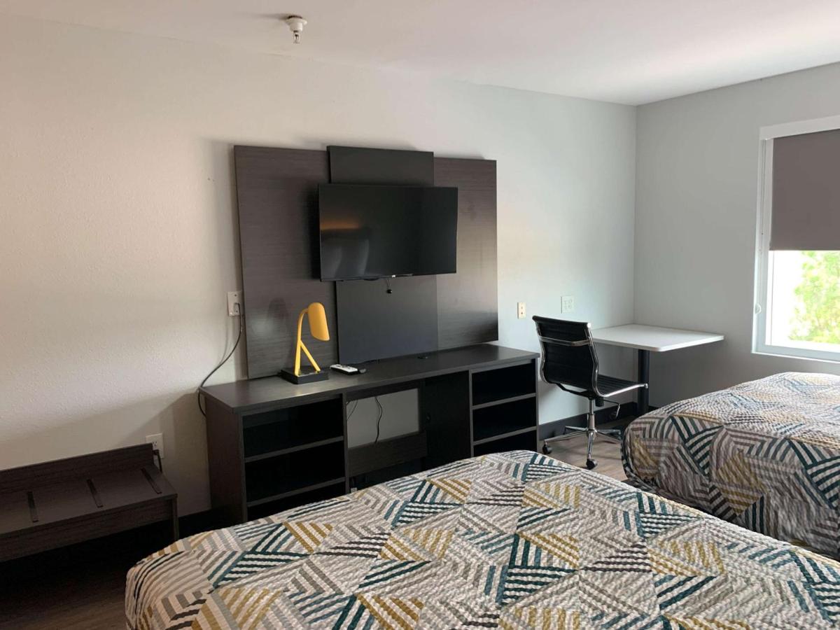 Deluxe Quadruple Room - Non-Smoking at Hawthorn Extended Stay by Wyndham Hobbs