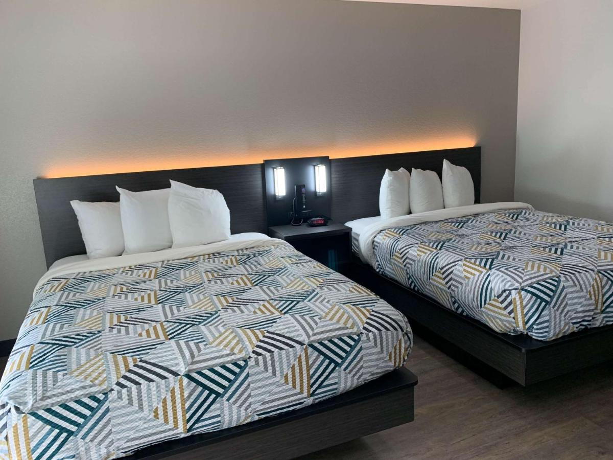 Deluxe Queen Suite at Hawthorn Extended Stay by Wyndham Hobbs