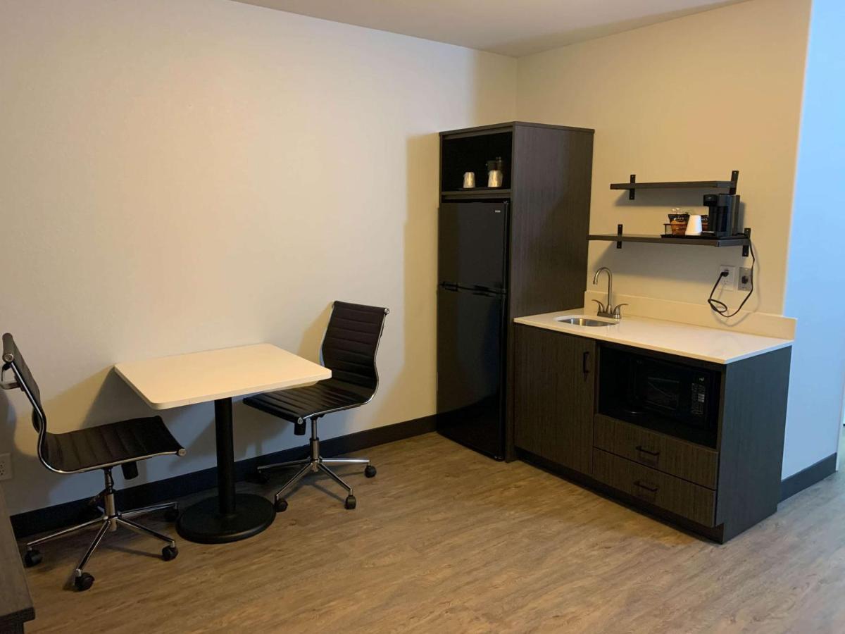 King Room with Roll-in Shower - Disability Access - Non-Smoking at Hawthorn Extended Stay by Wyndham Hobbs
