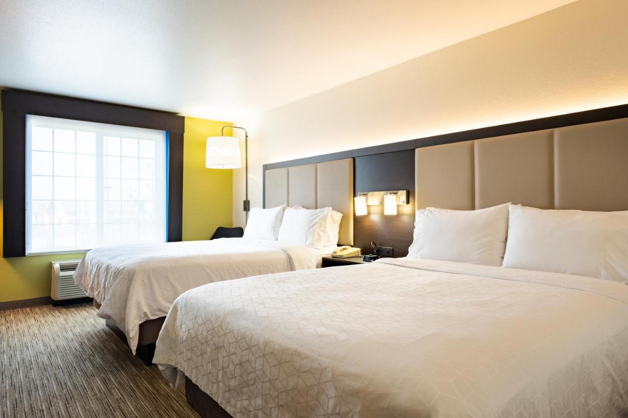 Queen Room with Two Queen Beds - Non-Smoking at Holiday Inn Express & Suites Evanston by IHG