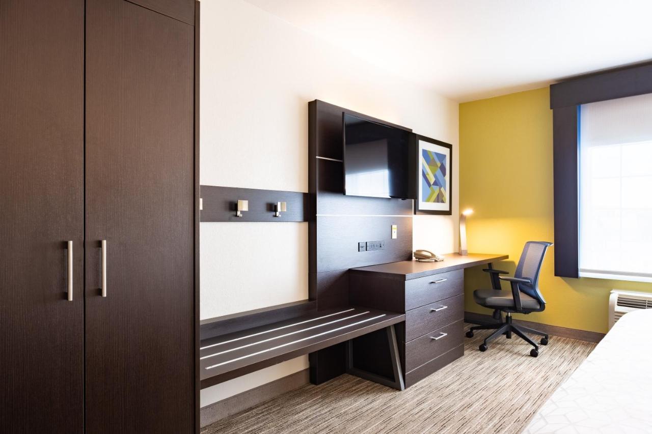 King Room - Mobility Access/Hearing Accessible at Holiday Inn Express & Suites Evanston by IHG