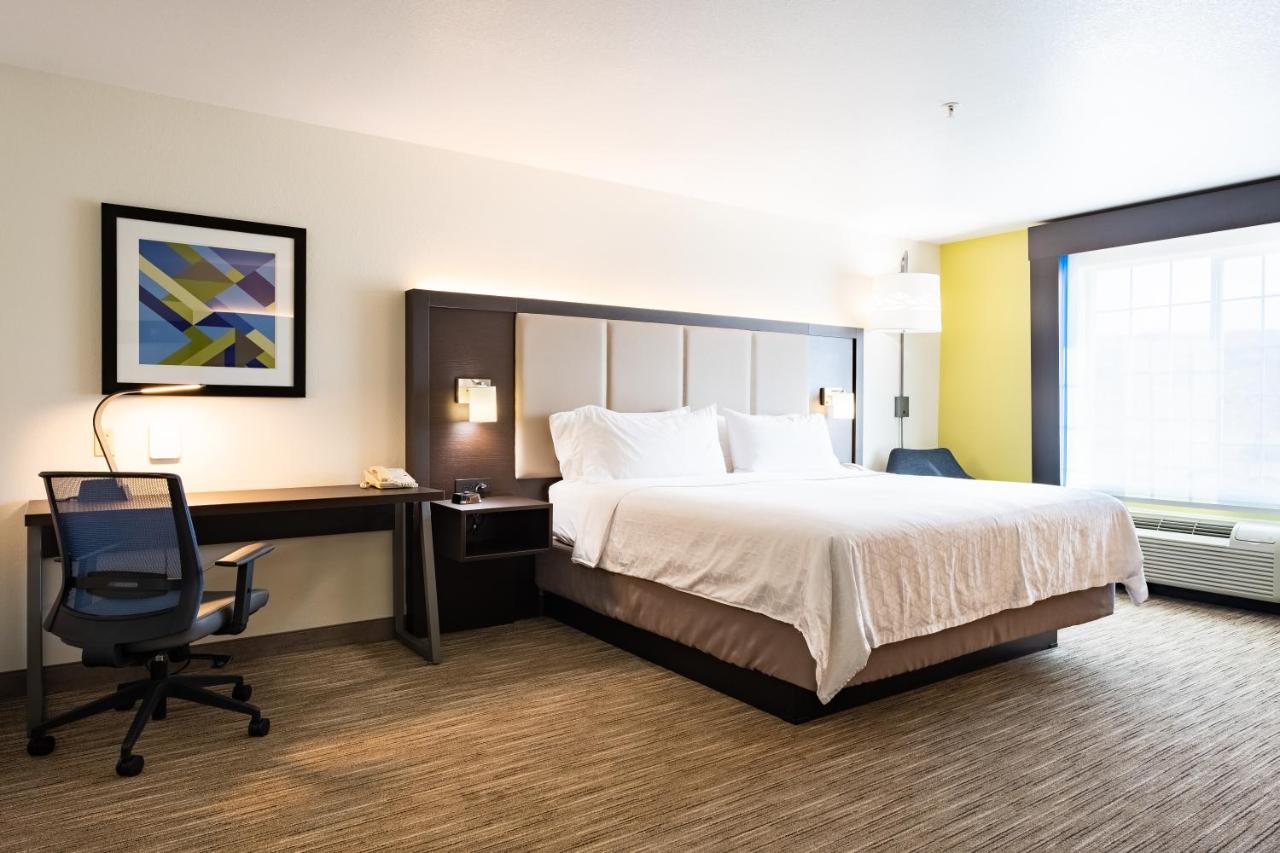Executive King Room - Non-Smoking at Holiday Inn Express & Suites Evanston by IHG