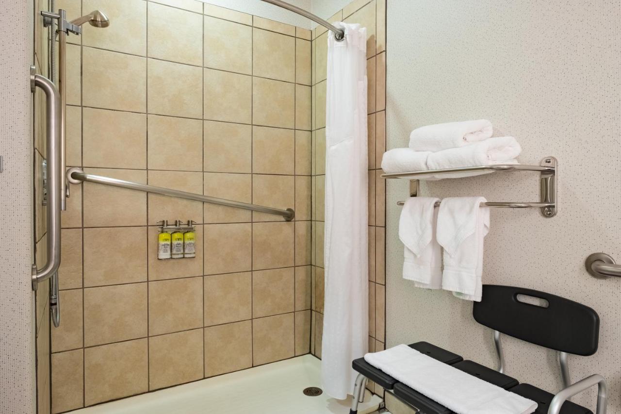 King Room - Hearing Accessible - Roll-in Shower at Holiday Inn Express & Suites Evanston by IHG