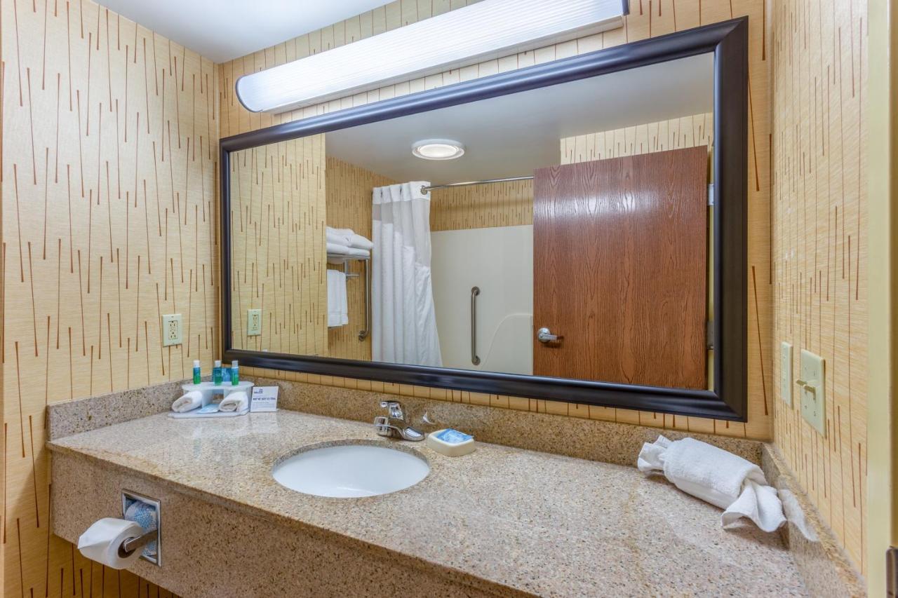 Queen Room with Two Queen Beds - Disability Access/Non-Smoking at Holiday Inn Express Hotel & Suites Bowling Green by IHG