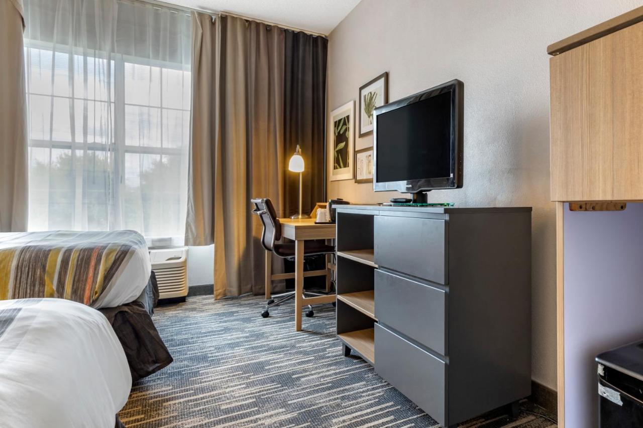 Queen Room with Two Queen Beds and Roll-In Shower - Disability Access/Non-Smoking at Country Inn & Suites by Radisson, Aiken South