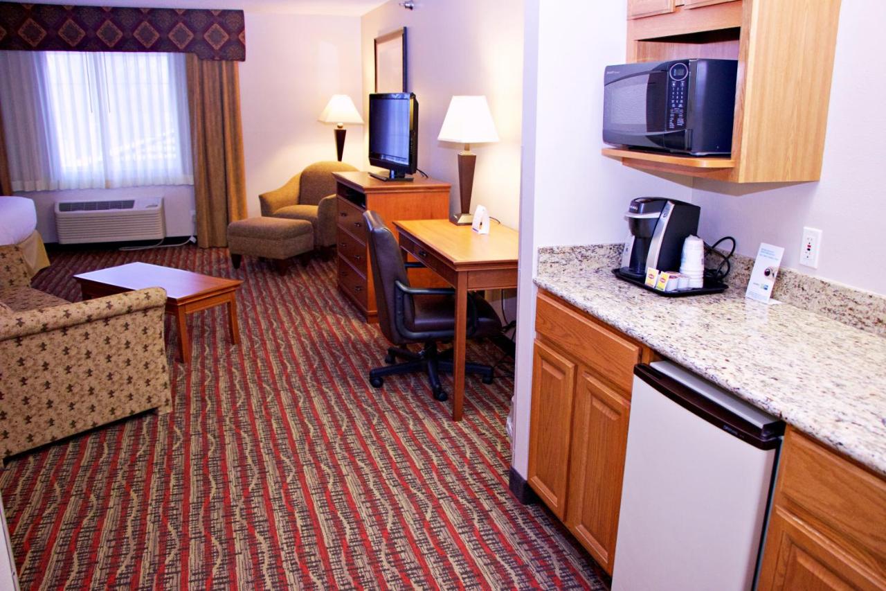 Executive King Suite at Holiday Inn Express & Suites Fort Pierre by IHG