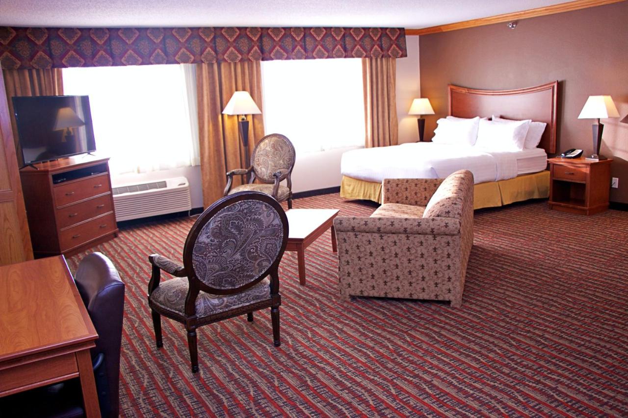 Executive King Suite at Holiday Inn Express & Suites Fort Pierre by IHG