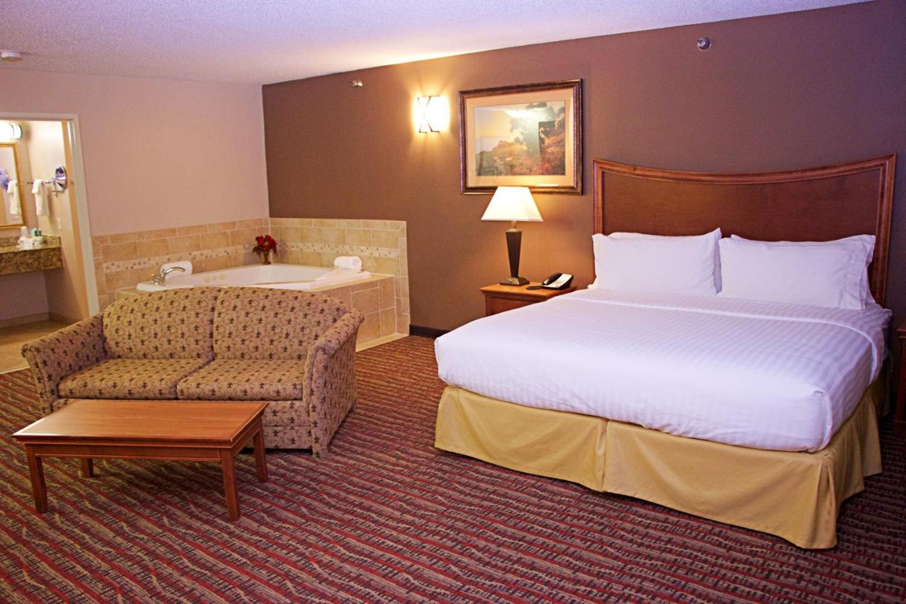 Executive King Suite at Holiday Inn Express & Suites Fort Pierre by IHG