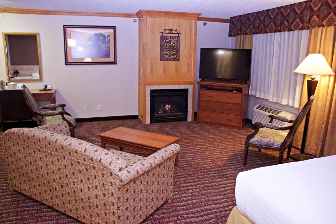 Executive King Suite at Holiday Inn Express & Suites Fort Pierre by IHG