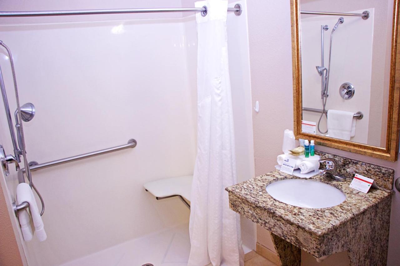 Standard King Room with Accessible Roll-In Shower at Holiday Inn Express & Suites Fort Pierre by IHG