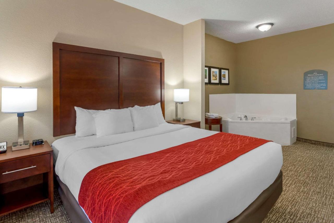 King Room with Whirlpool - Non-Smoking at Comfort Inn & Suites Canton Riverstone Area