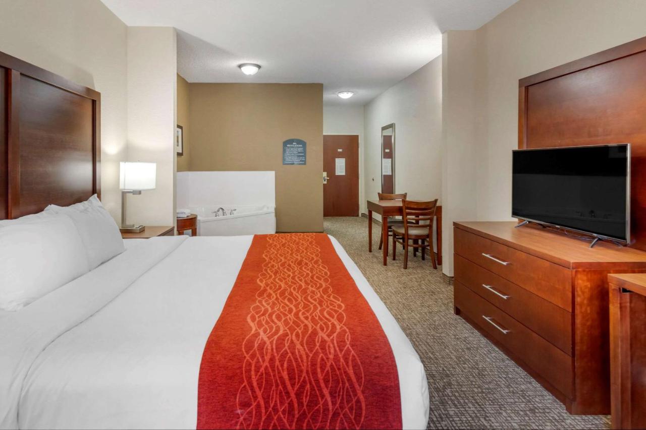 King Room with Whirlpool - Non-Smoking at Comfort Inn & Suites Canton Riverstone Area