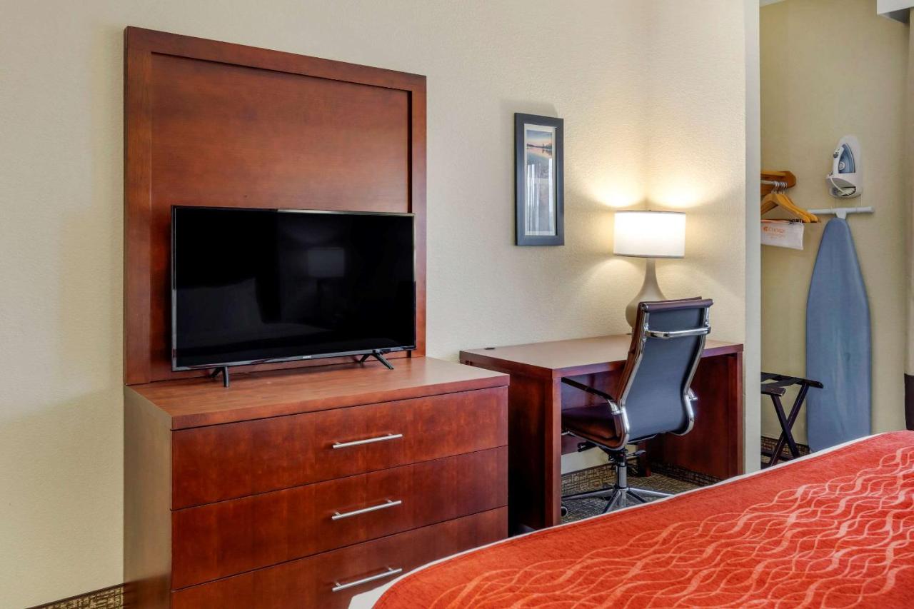 King Room with Whirlpool - Non-Smoking at Comfort Inn & Suites Canton Riverstone Area