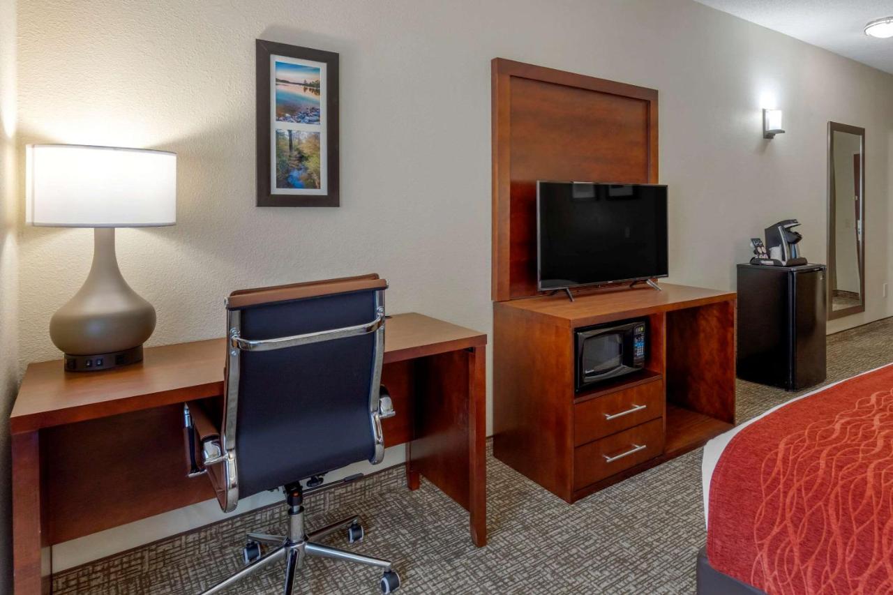 King Room - Non-Smoking/Ground Floor at Comfort Inn & Suites Canton Riverstone Area