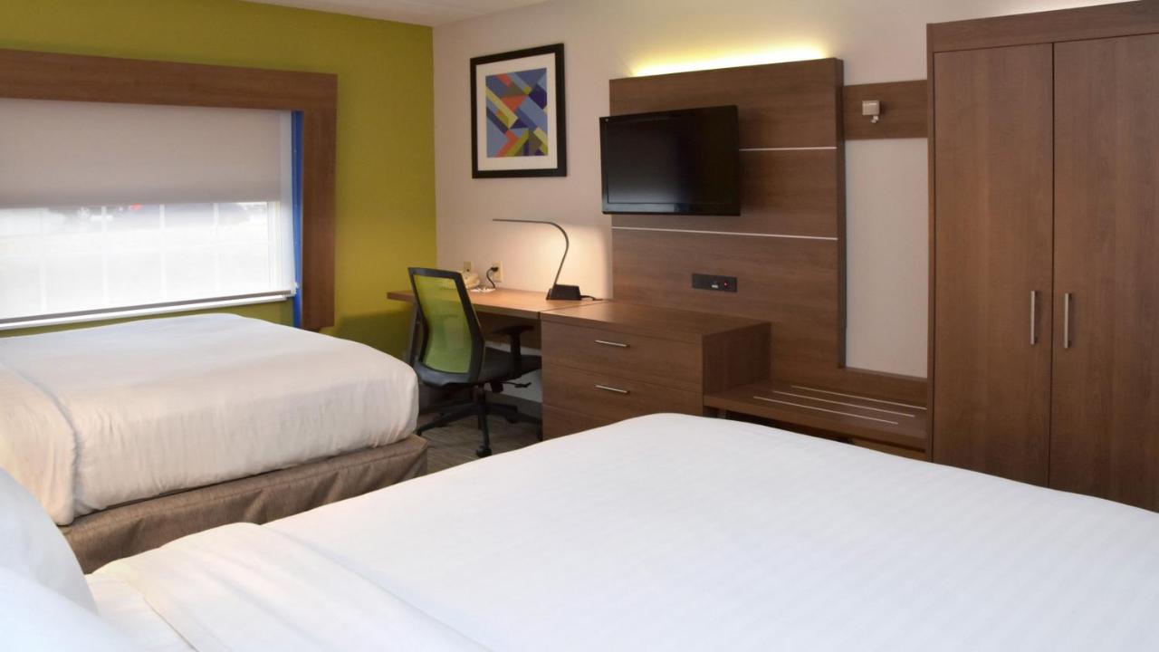 Queen Room with Two Queen Beds - Non-Smoking at Holiday Inn Express Mount Pleasant-Scottdale, an IHG Hotel