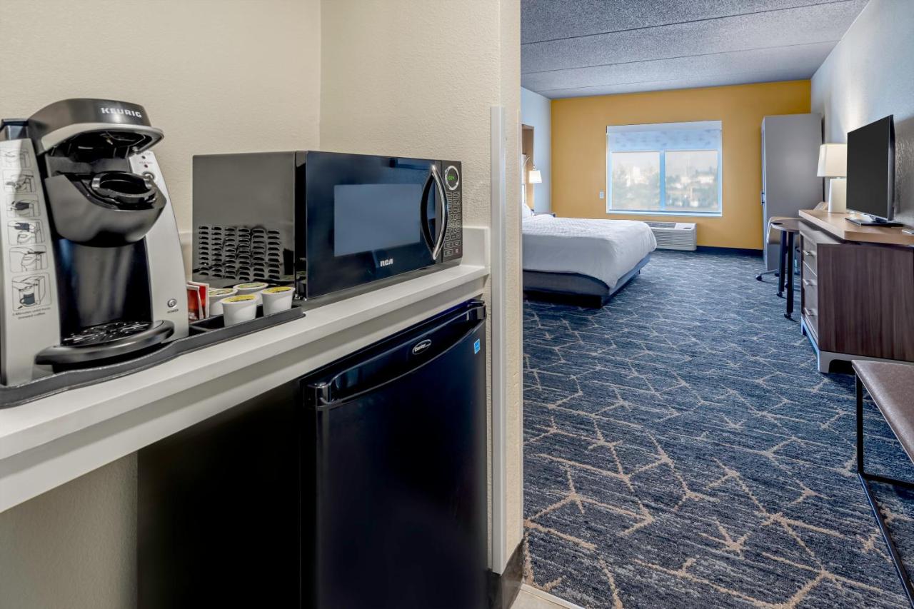 King Suite - Non-Smoking at Holiday Inn & Suites Wausau-Rothschild by IHG