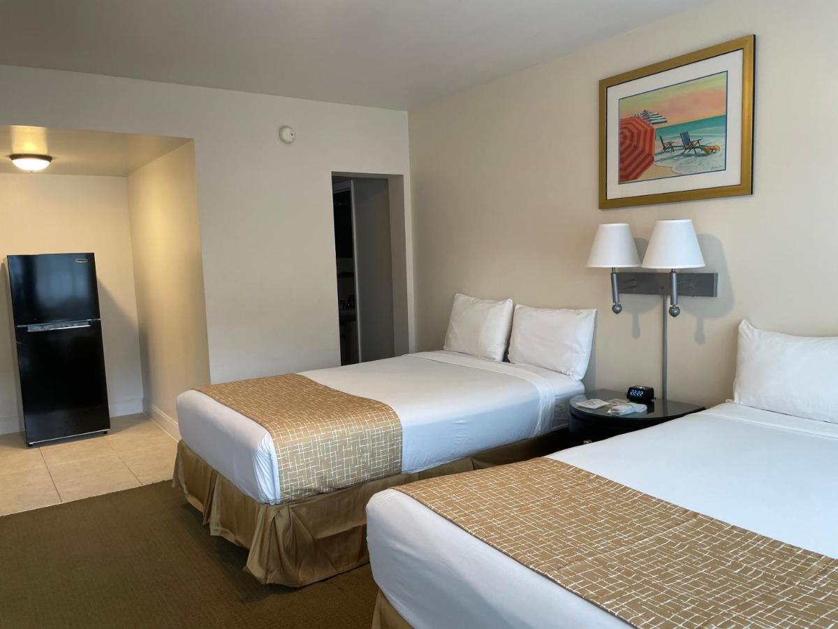 Standard Double Hotel Room with Two Double Beds - Free Parking at Beach Place Hotel