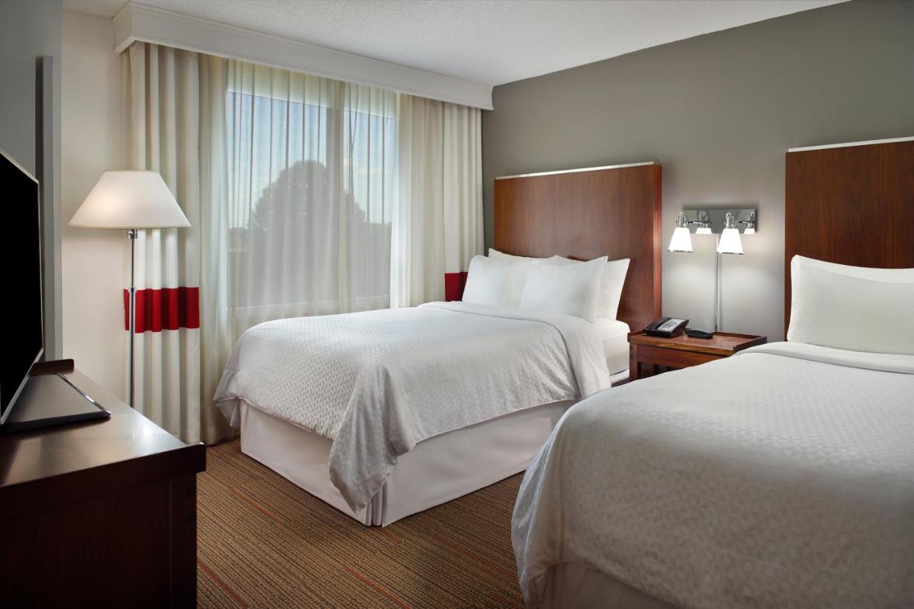 Guest Room with 2 Double Beds at Four Points by Sheraton Charlotte