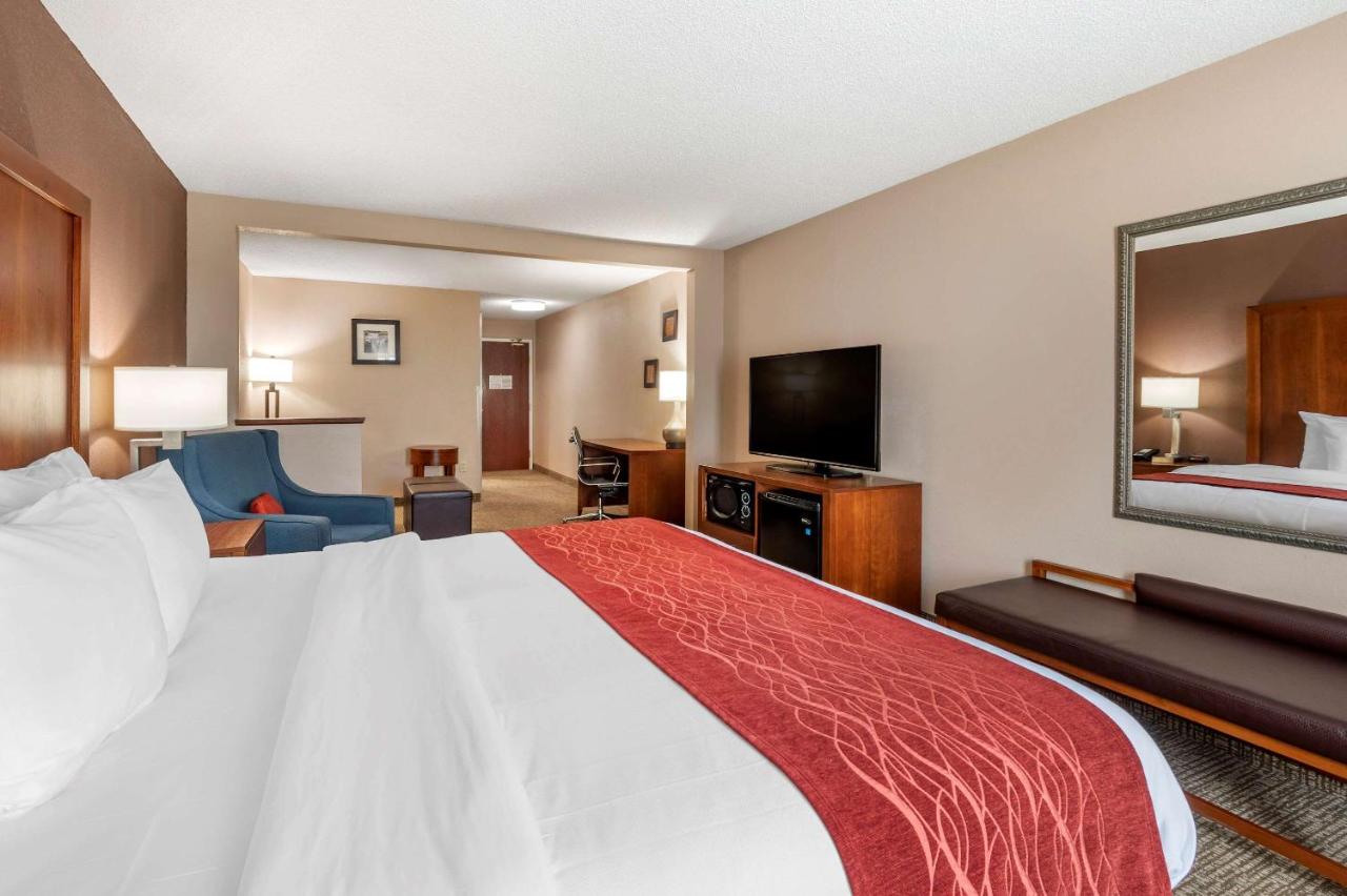 King Suite with Sofa Bed - Non-Smoking at Comfort Inn & Suites Lawrenceburg