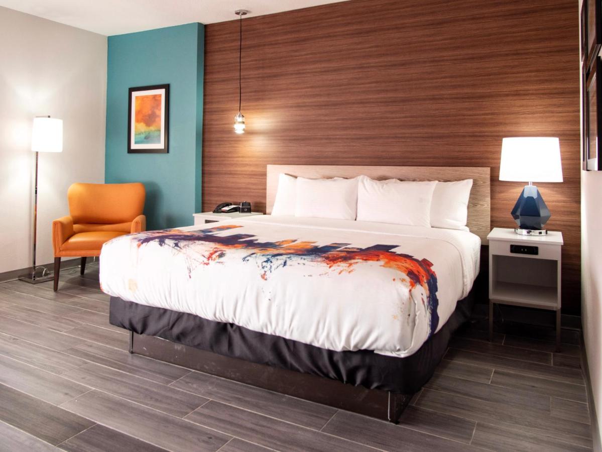 King Room at La Quinta Inn & Suites by Wyndham Oklahoma City Airport