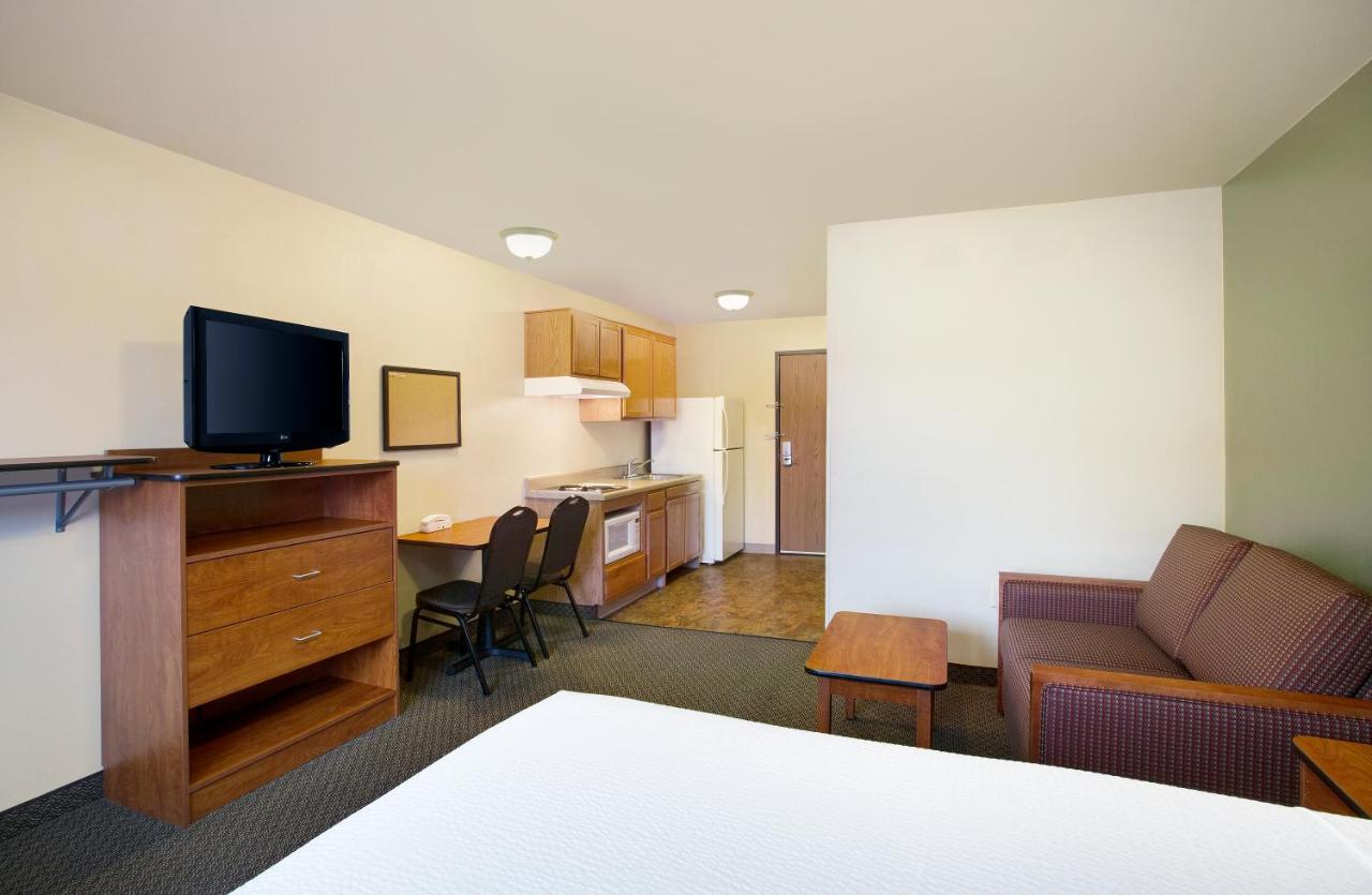 Queen Suite - Accessible/Non-Smoking at WoodSpring Suites Washington DC Andrews AFB