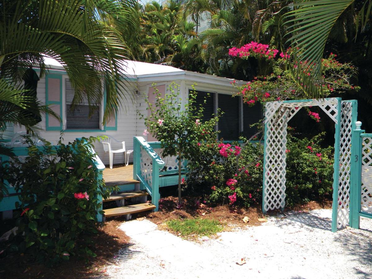| Gulf Breeze Cottages