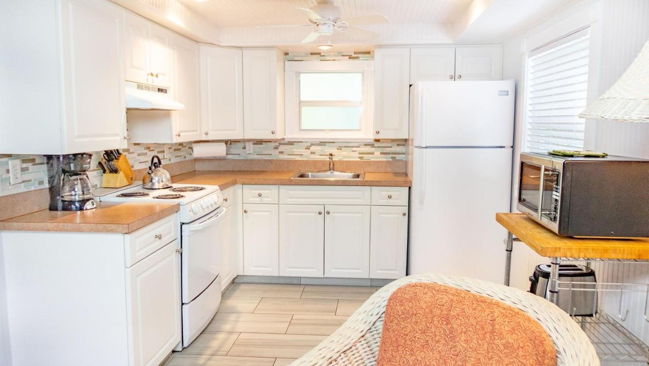 | Gulf Breeze Cottages