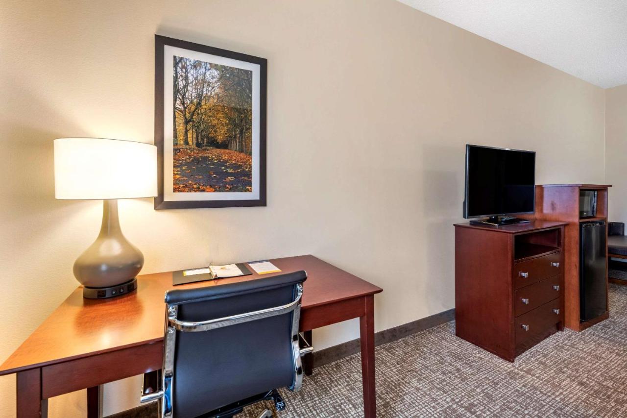 Queen Room with Two Queen Beds - Non-Smoking at Comfort Inn Kelso - Longview