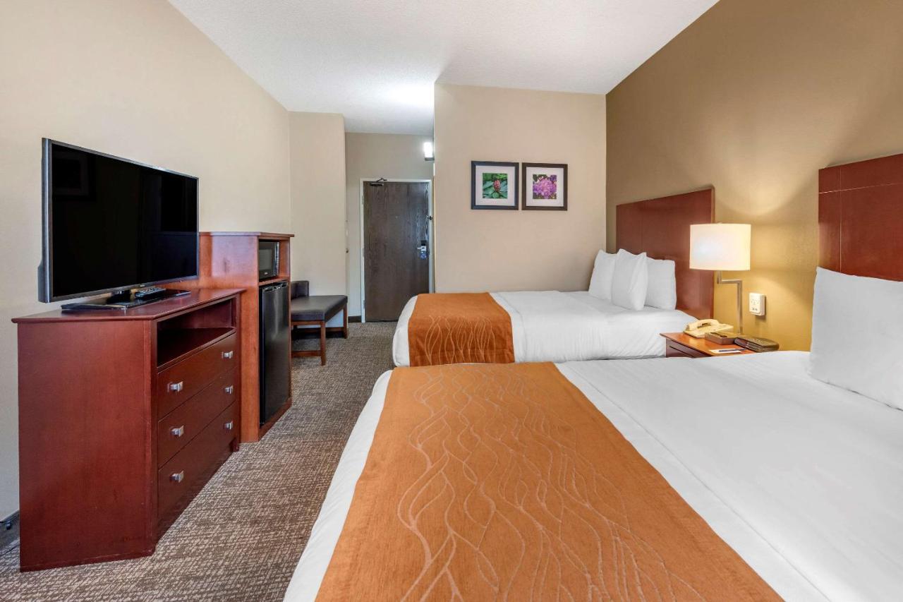 Queen Room with Two Queen Beds - Non-Smoking at Comfort Inn Kelso - Longview
